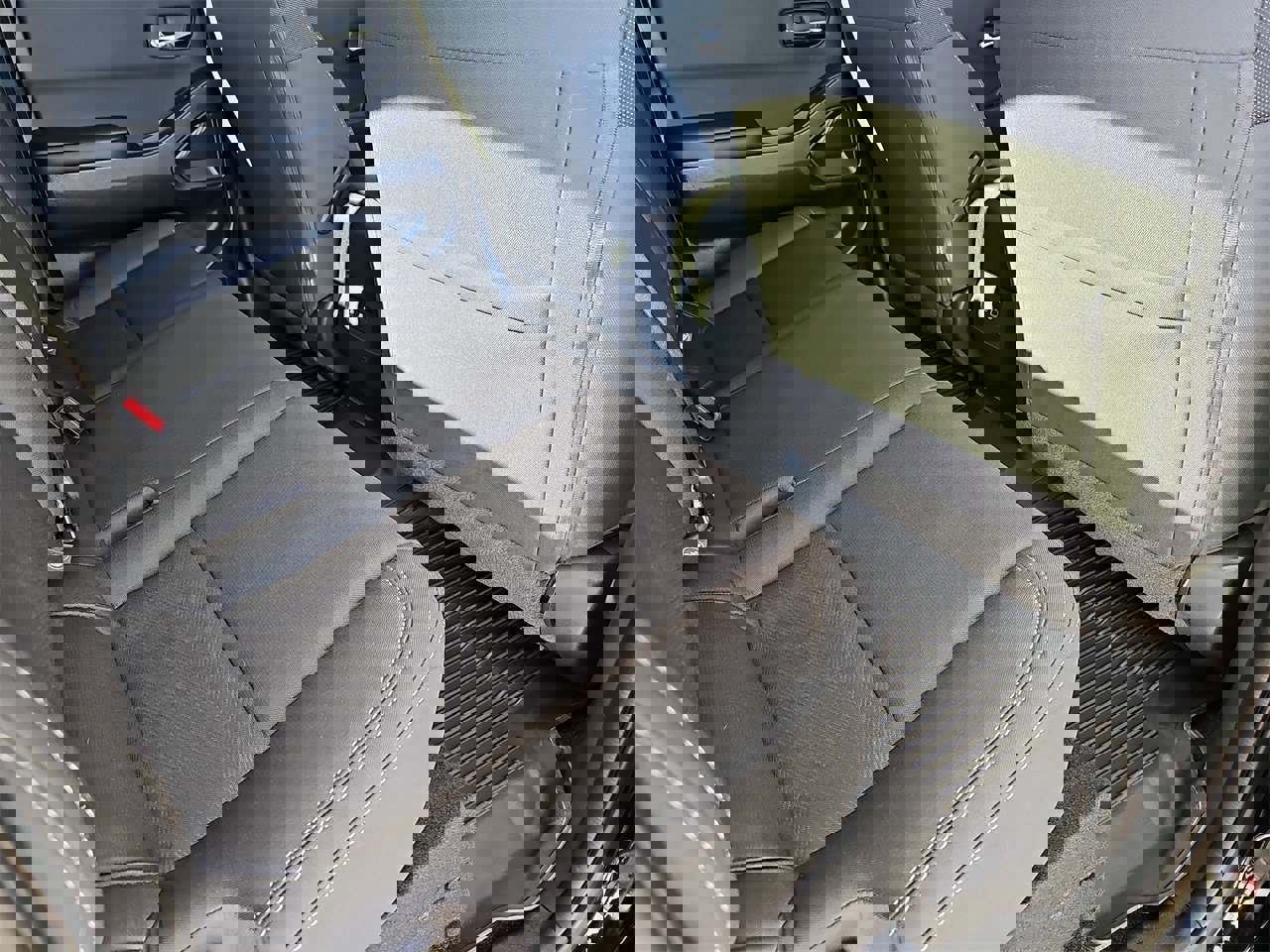 Used 2024 Nissan Frontier SV image 11