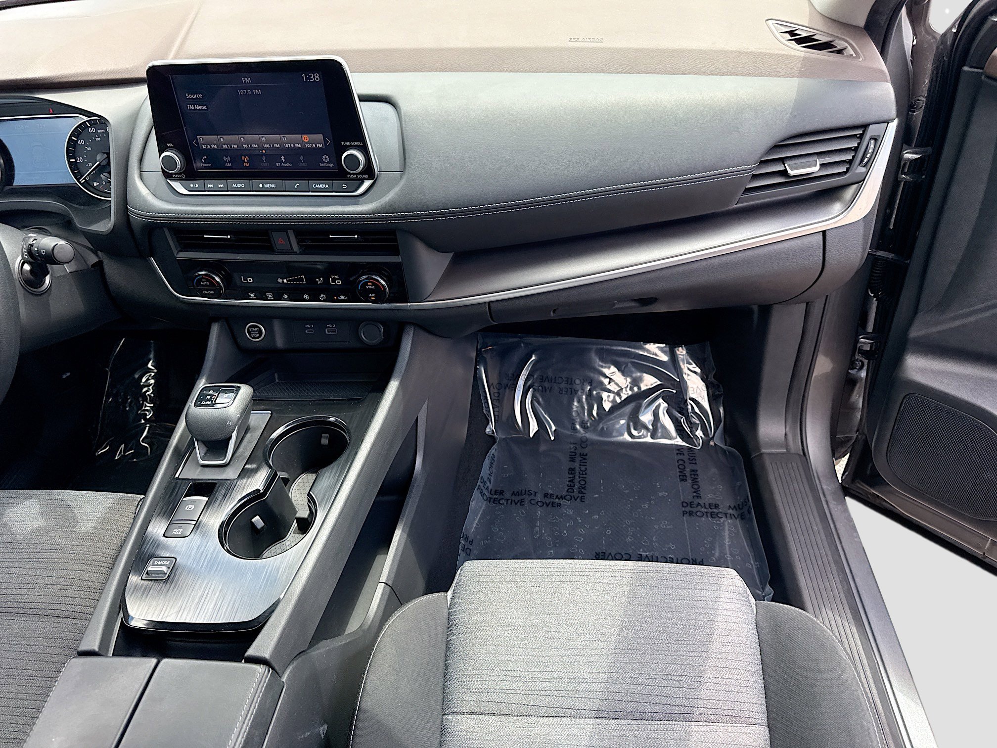 Used 2023 Nissan Rogue SV image 17