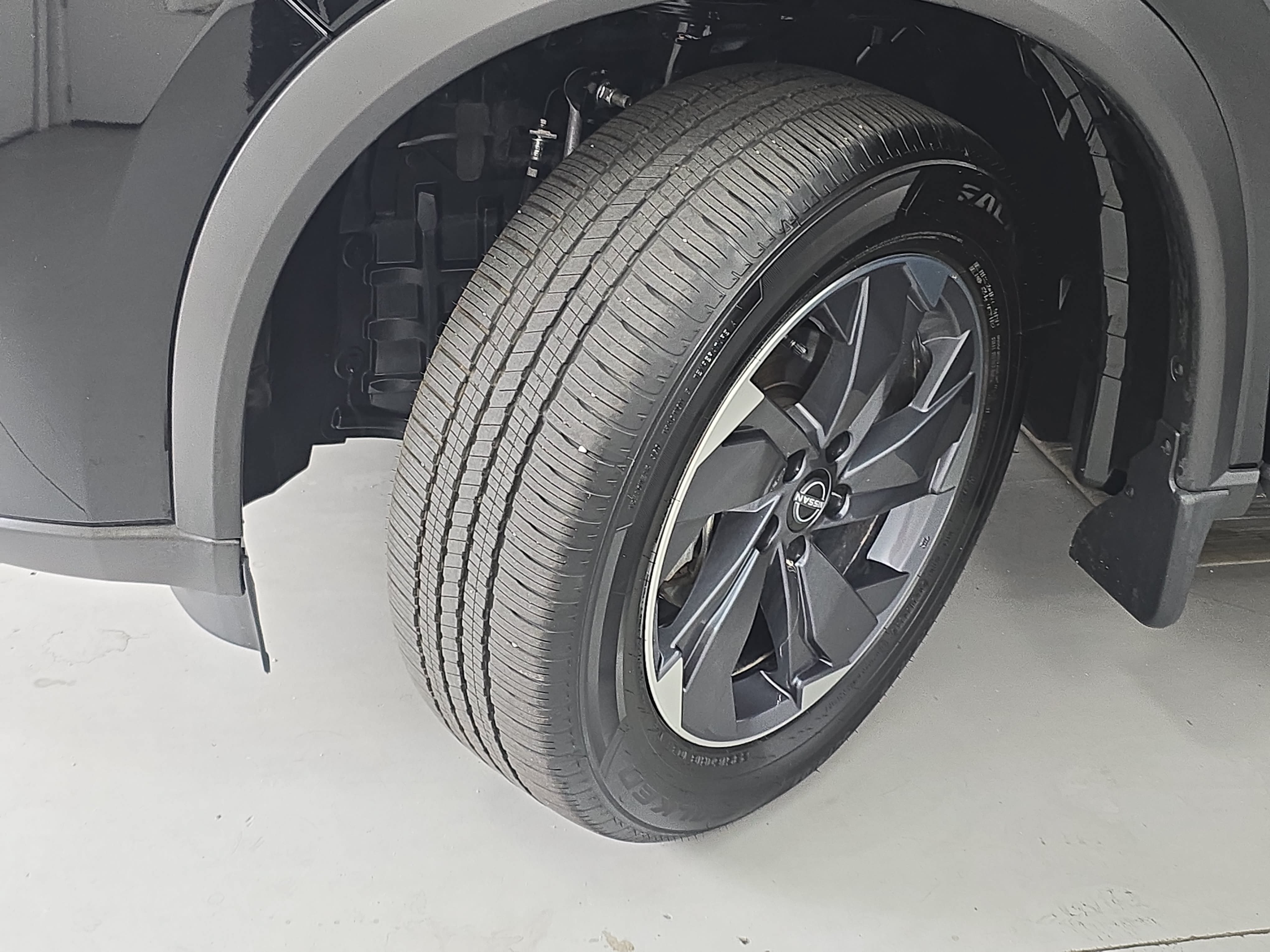 Certified 2025 Nissan Rogue SV FWD image 31
