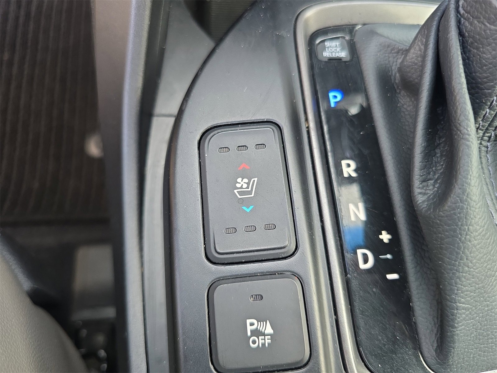 Used 2014 Hyundai Santa Fe Limited w/ Ultimate Package 07 image 21