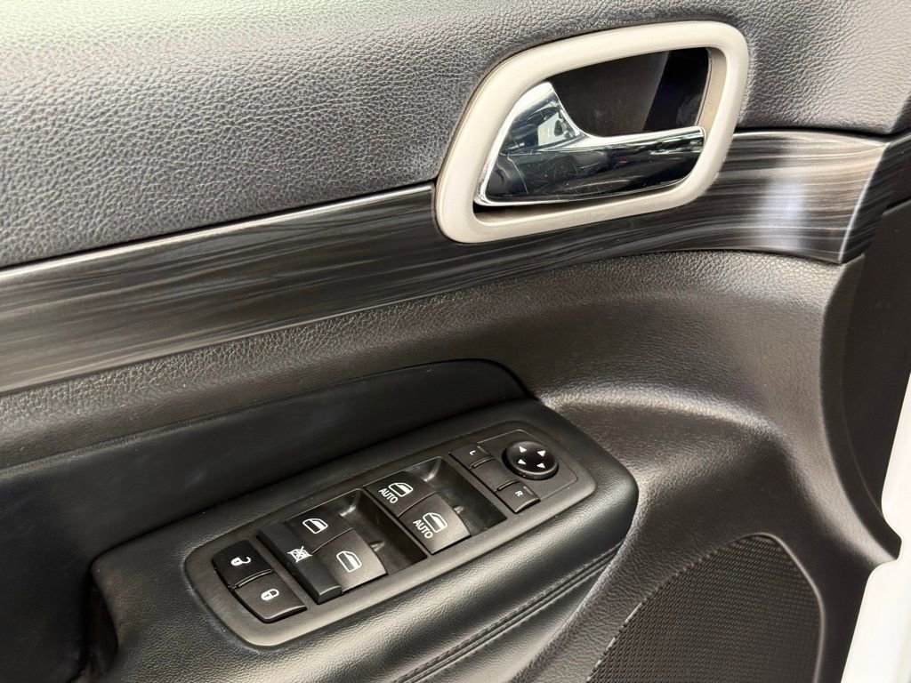 Used 2020 Jeep Grand Cherokee Altitude image 16