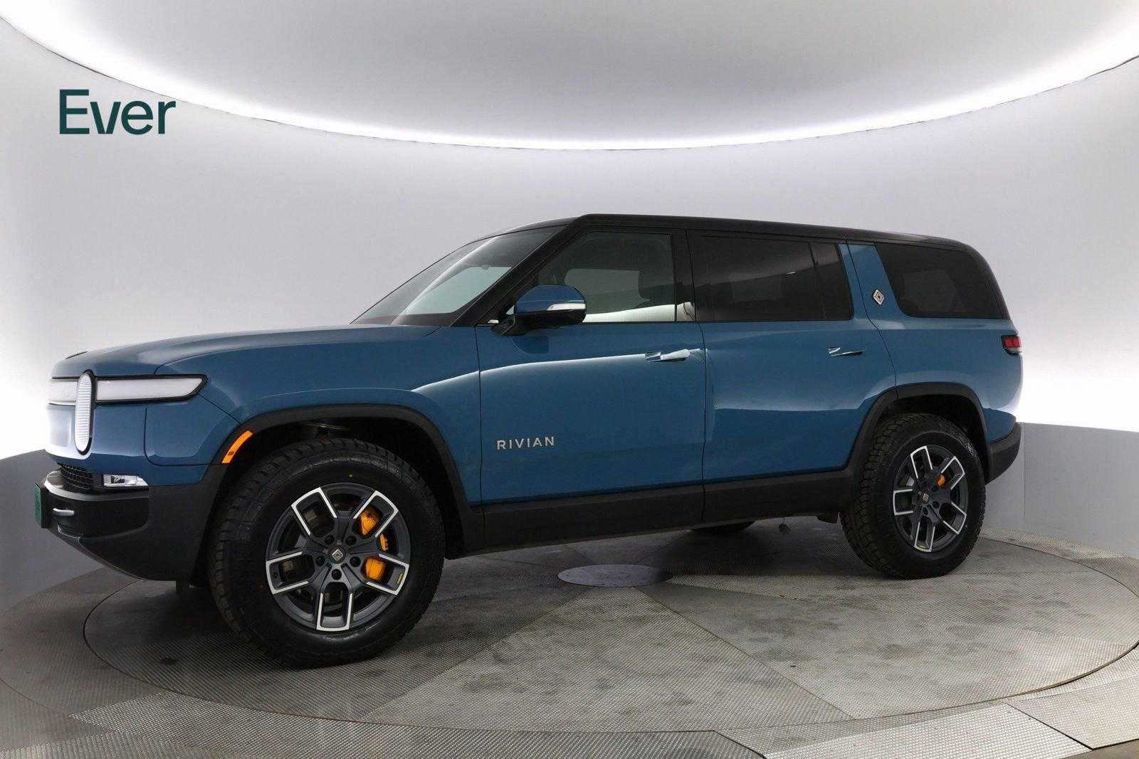Used 2023 Rivian R1S Adventure image 15