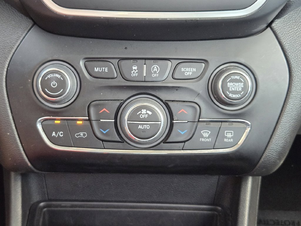 Used 2023 Jeep Cherokee Altitude Lux AWD/4WD image 20