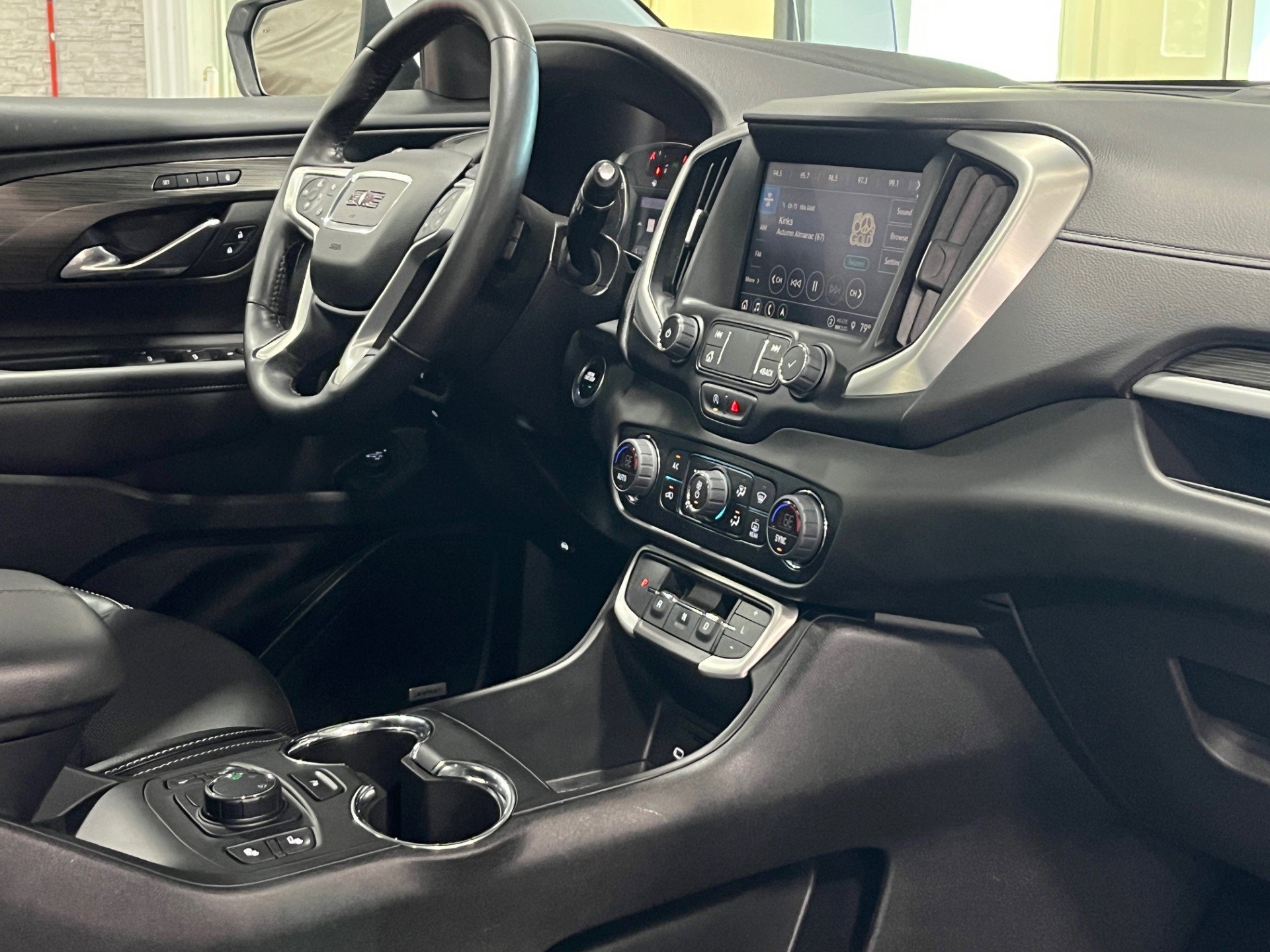 Certified 2022 GMC Terrain SLT w/ Infotainment Package II image 9