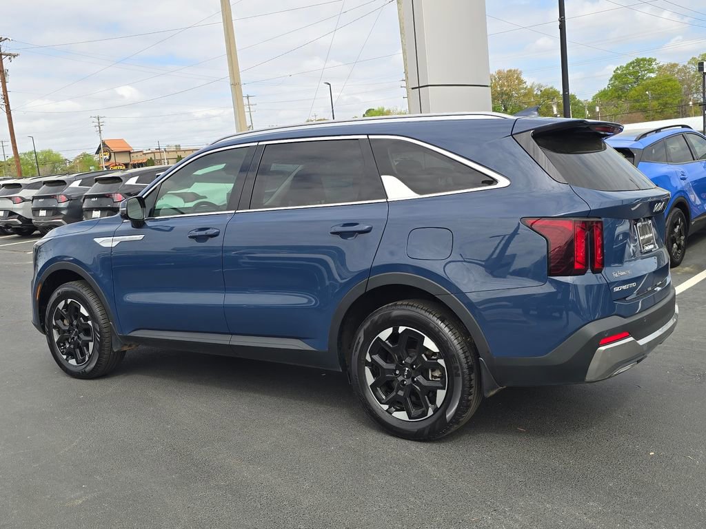 Used 2024 Kia Sorento S w/ Panoramic Sunroof Package image 5