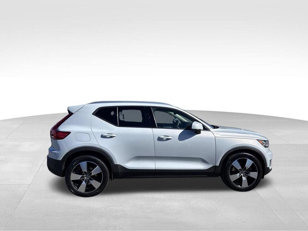 Used 2020 Volvo XC40 T5 Momentum w/ Protection Package AWD/4WD image 5
