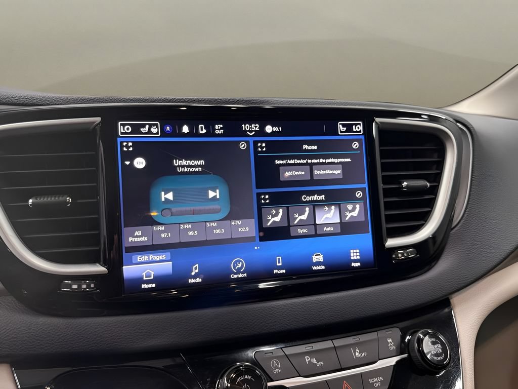 Used 2023 Chrysler Pacifica Touring-L FWD image 37