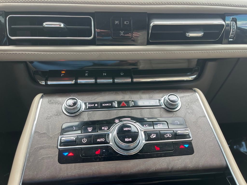 Used 2020 Lincoln Aviator Reserve AWD/4WD image 34