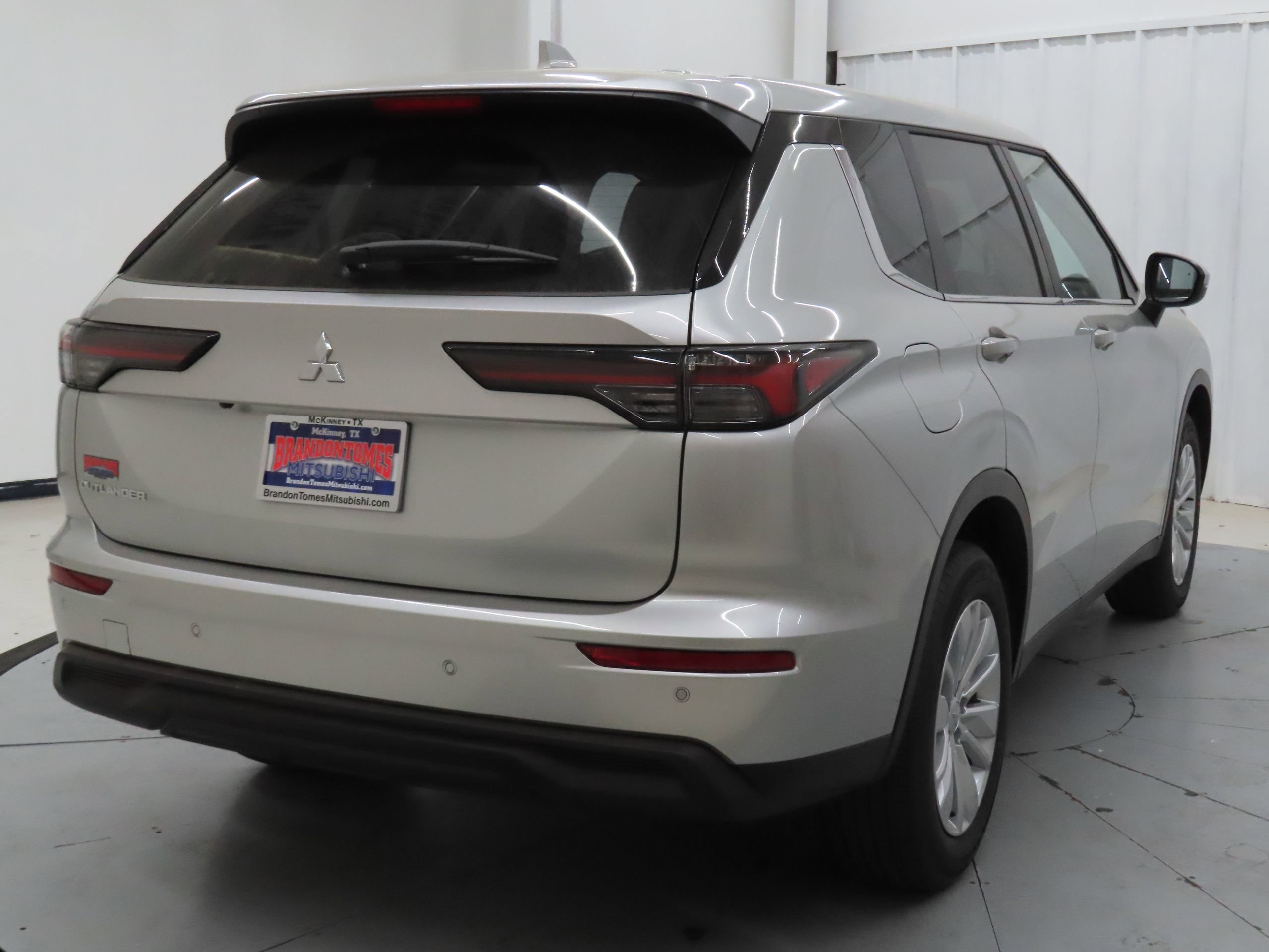 New 2026 Mitsubishi Outlander ES image 3