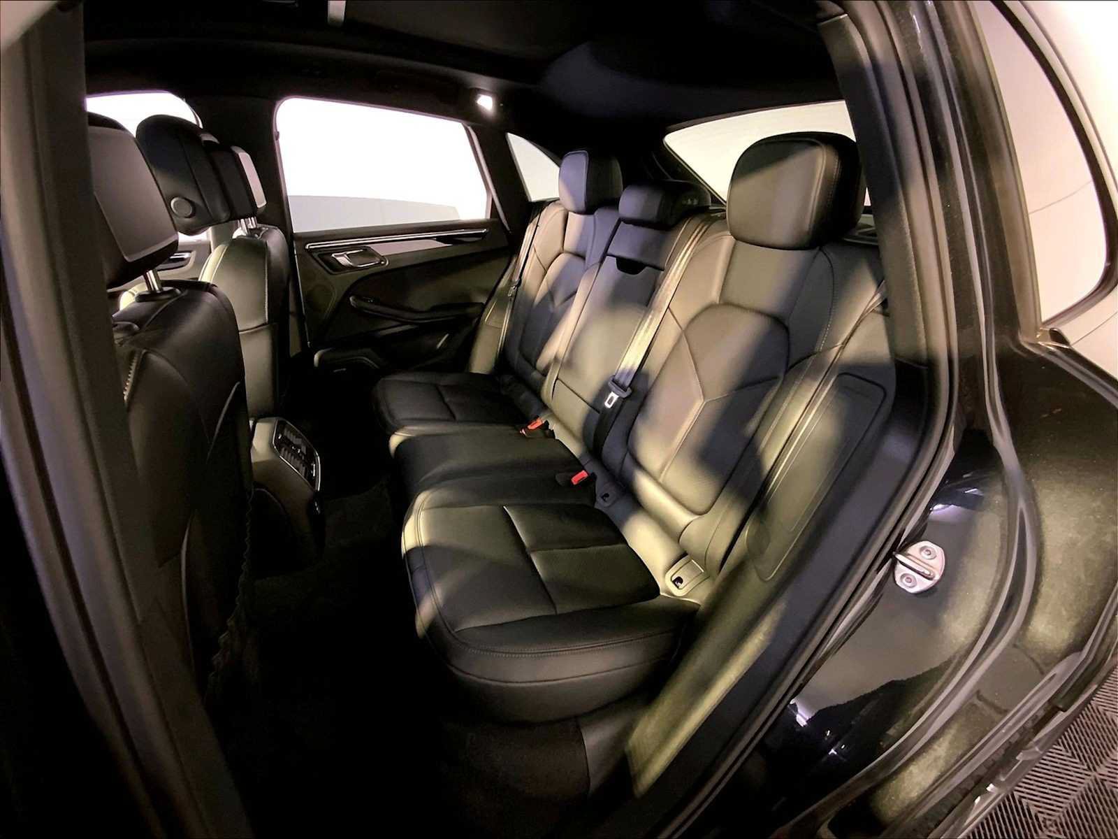 Certified 2024 Porsche Macan AWD/4WD image 24