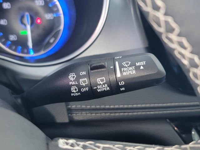 Used 2025 Chrysler Pacifica Limited image 14