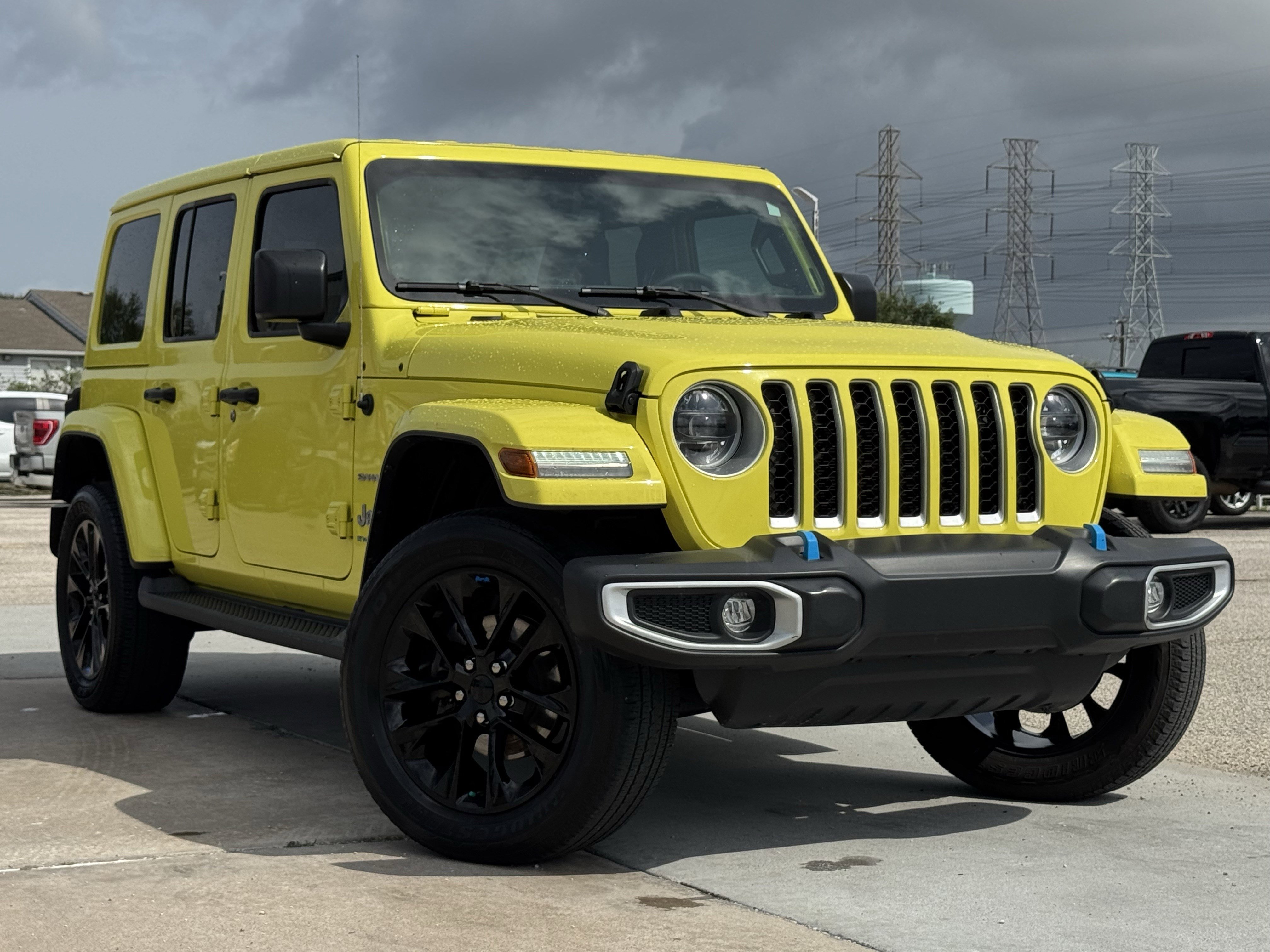 Used 2023 Jeep Wrangler Sahara AWD/4WD image 2