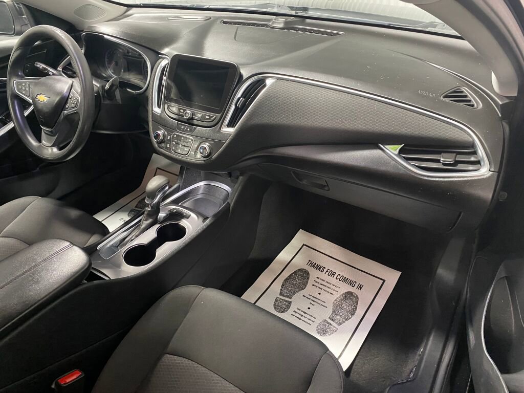 Used 2021 Chevrolet Malibu LT image 3