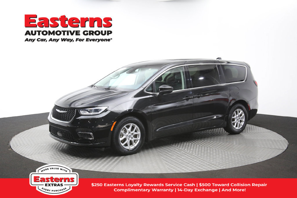 Used 2023 Chrysler Pacifica Touring-L FWD image 59
