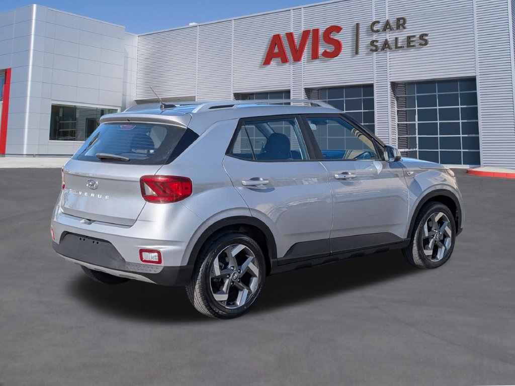 Used 2025 Hyundai Venue SEL FWD image 5