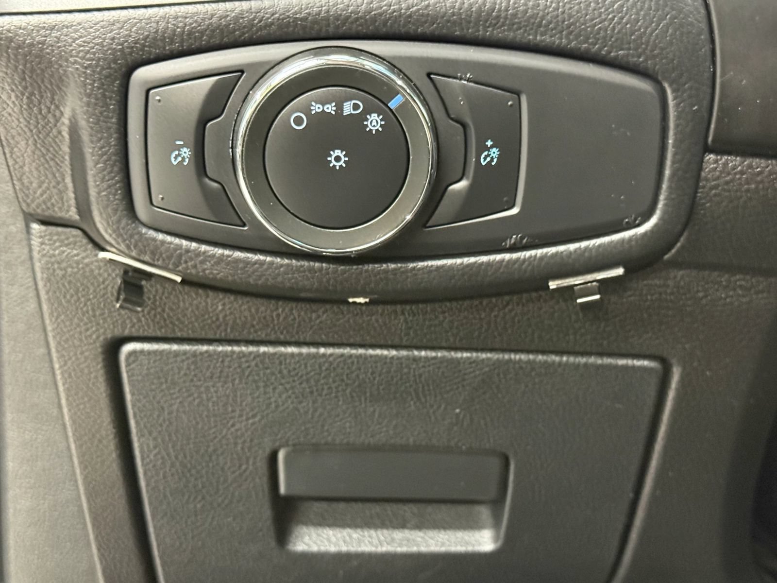 Used 2016 Ford Edge SE FWD image 26