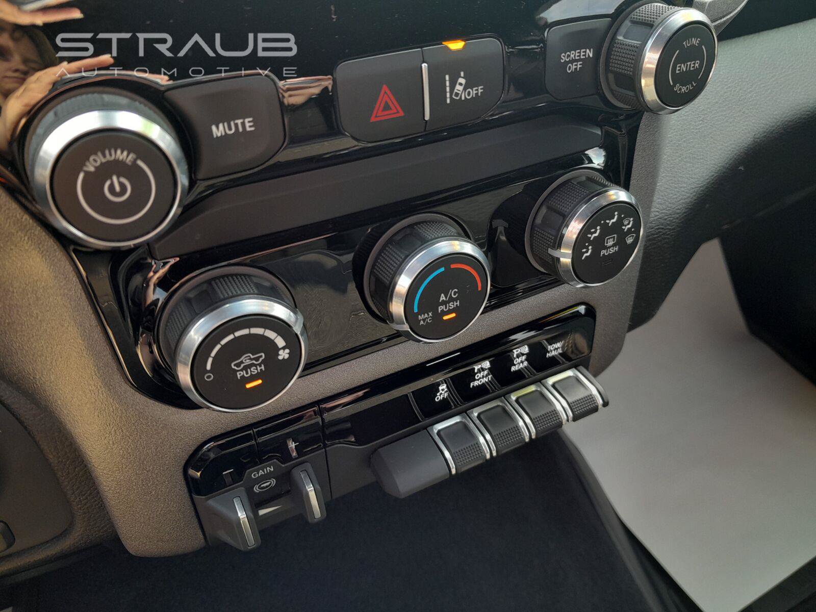 Used 2025 RAM 1500 Warlock AWD/4WD image 23