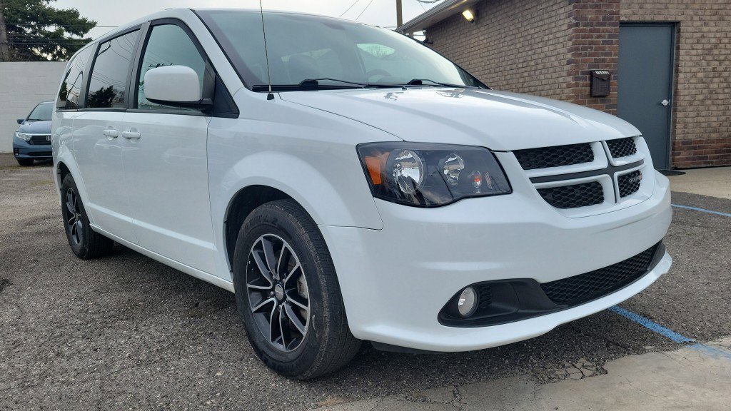 Used 2019 Dodge Grand Caravan GT image 3