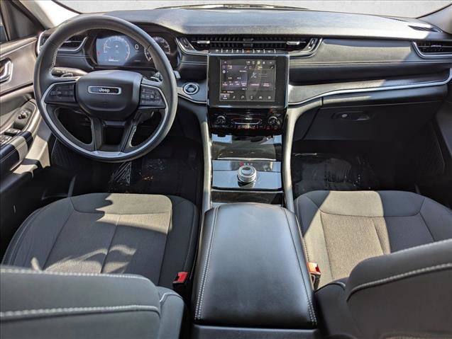 Used 2023 Jeep Grand Cherokee Laredo AWD/4WD image 17