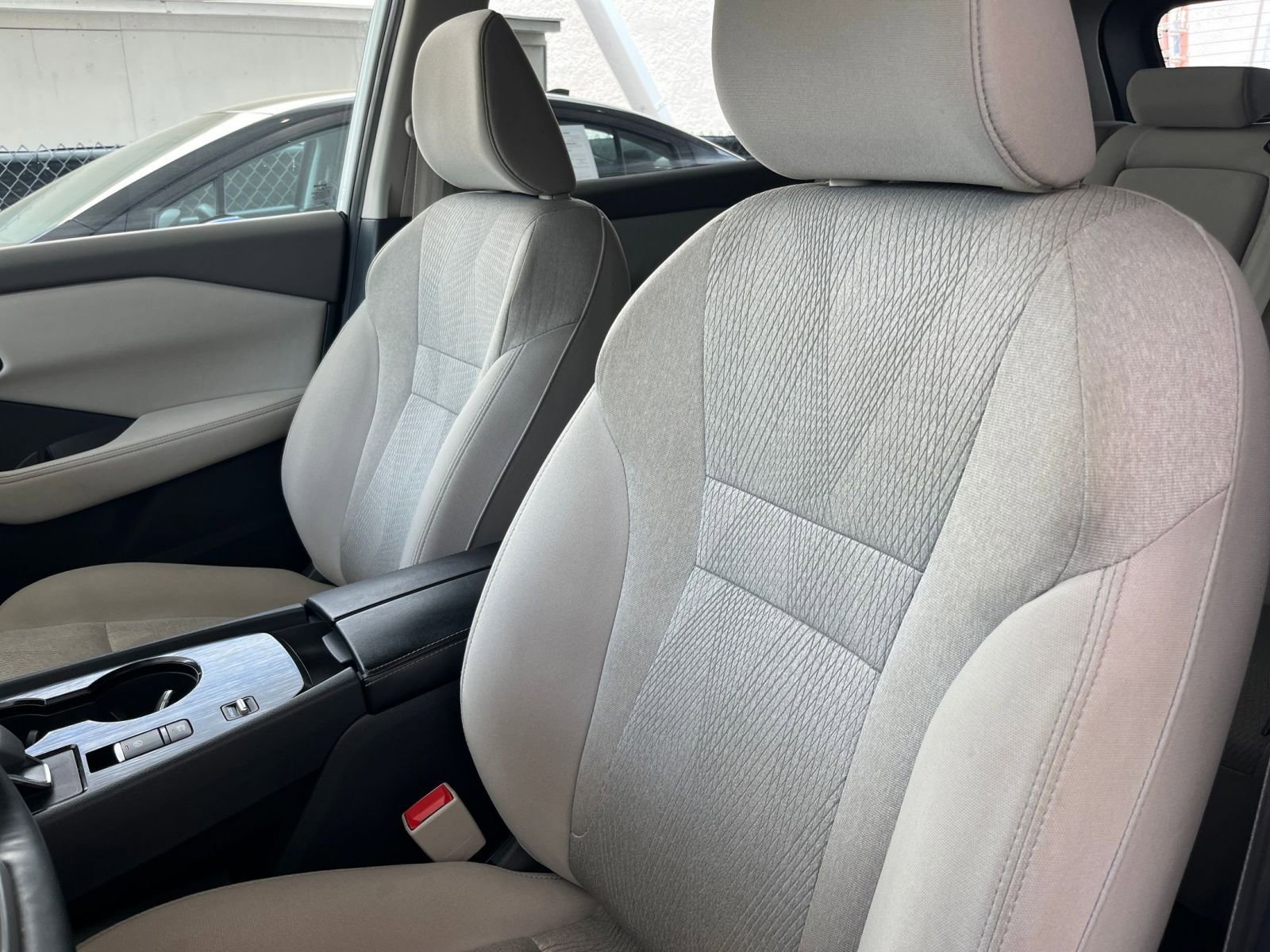 Used 2025 Nissan Rogue SV FWD image 37