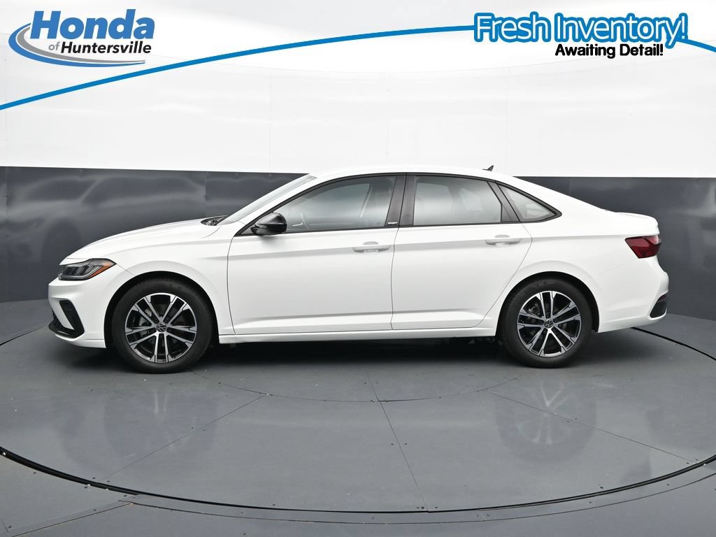 Used 2025 Volkswagen Jetta Sport FWD image 6