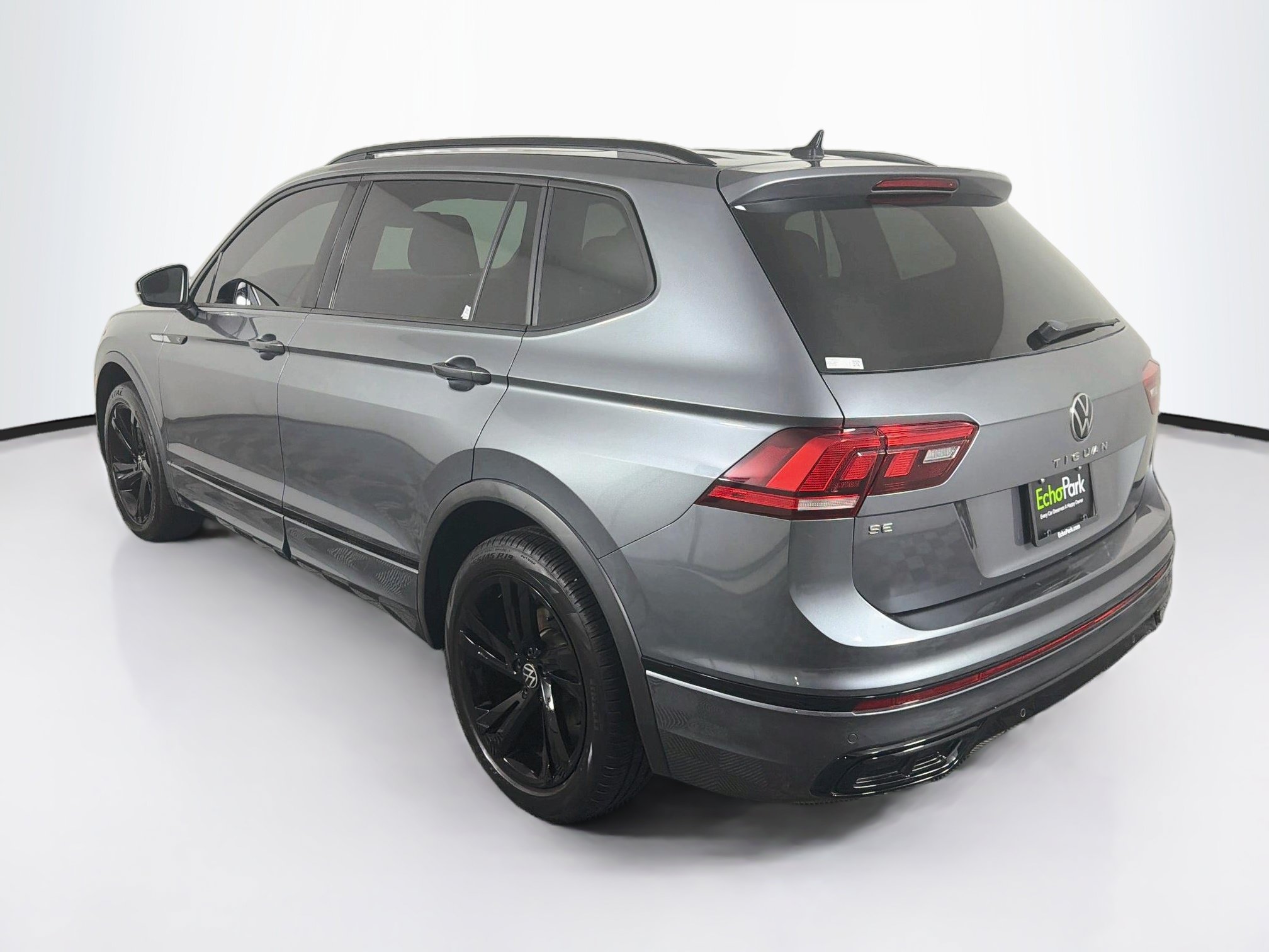 Used 2023 Volkswagen Tiguan SE R-Line FWD image 5