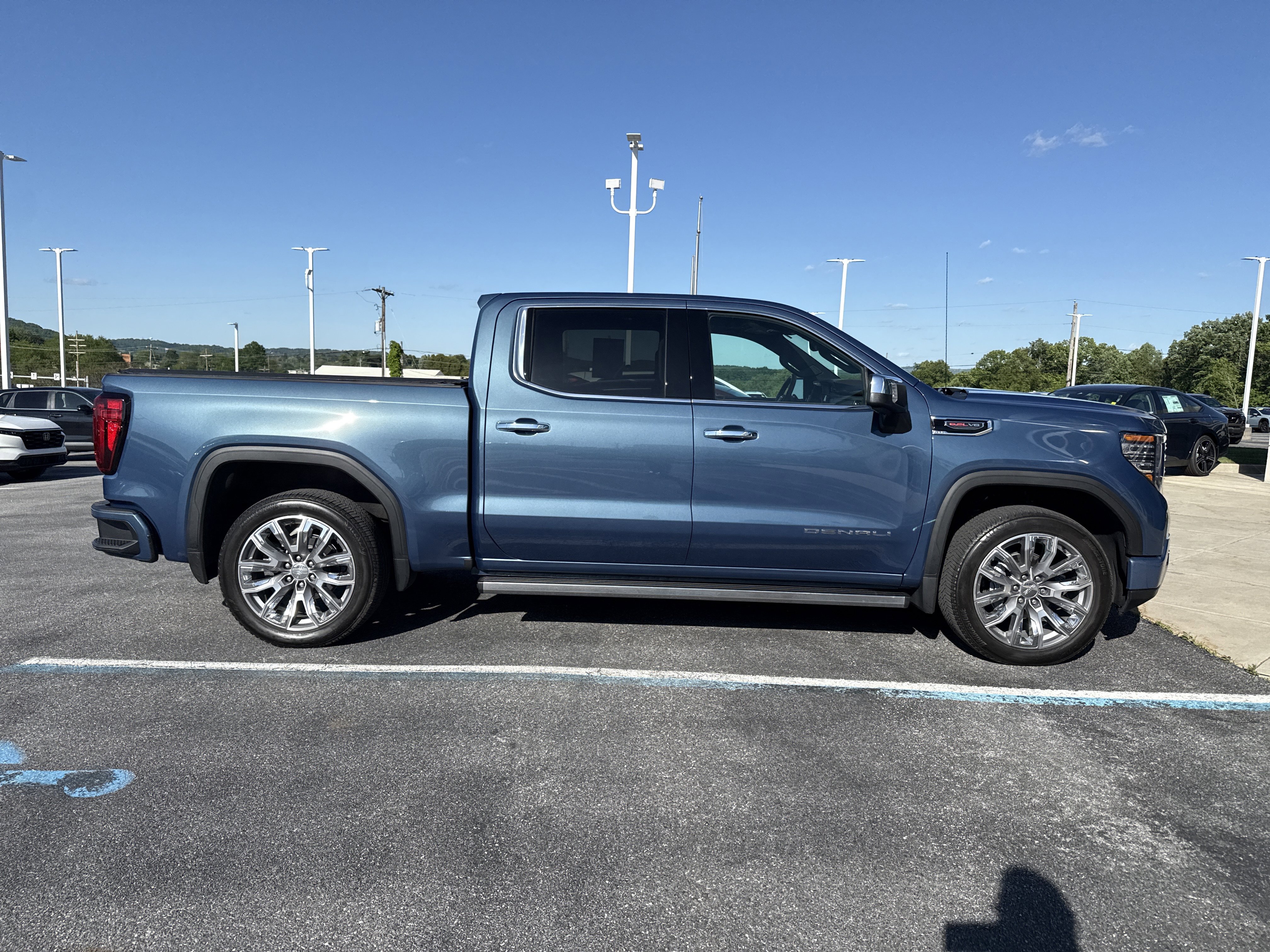 Used 2025 GMC Sierra 1500 Denali w/ Denali Reserve Package AWD/4WD image 6