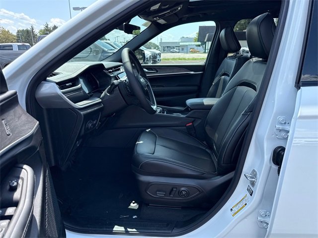 New 2025 Jeep Grand Cherokee Limited w/ Black Appearance Package image 11