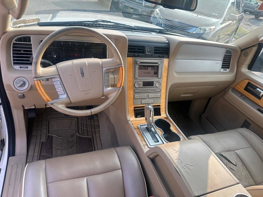 Used 2007 Lincoln Navigator Ultimate image 16