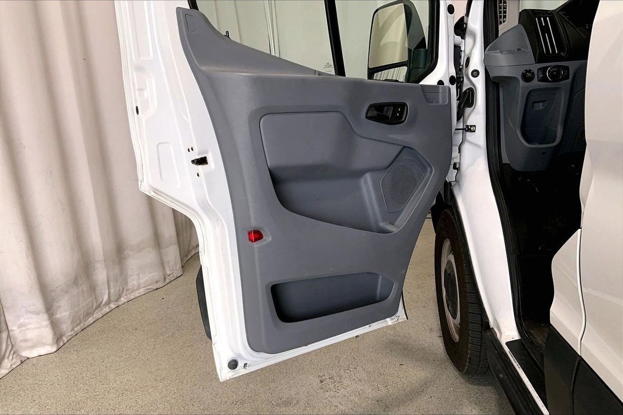 Used 2019 Ford Transit 150 XL RWD image 21
