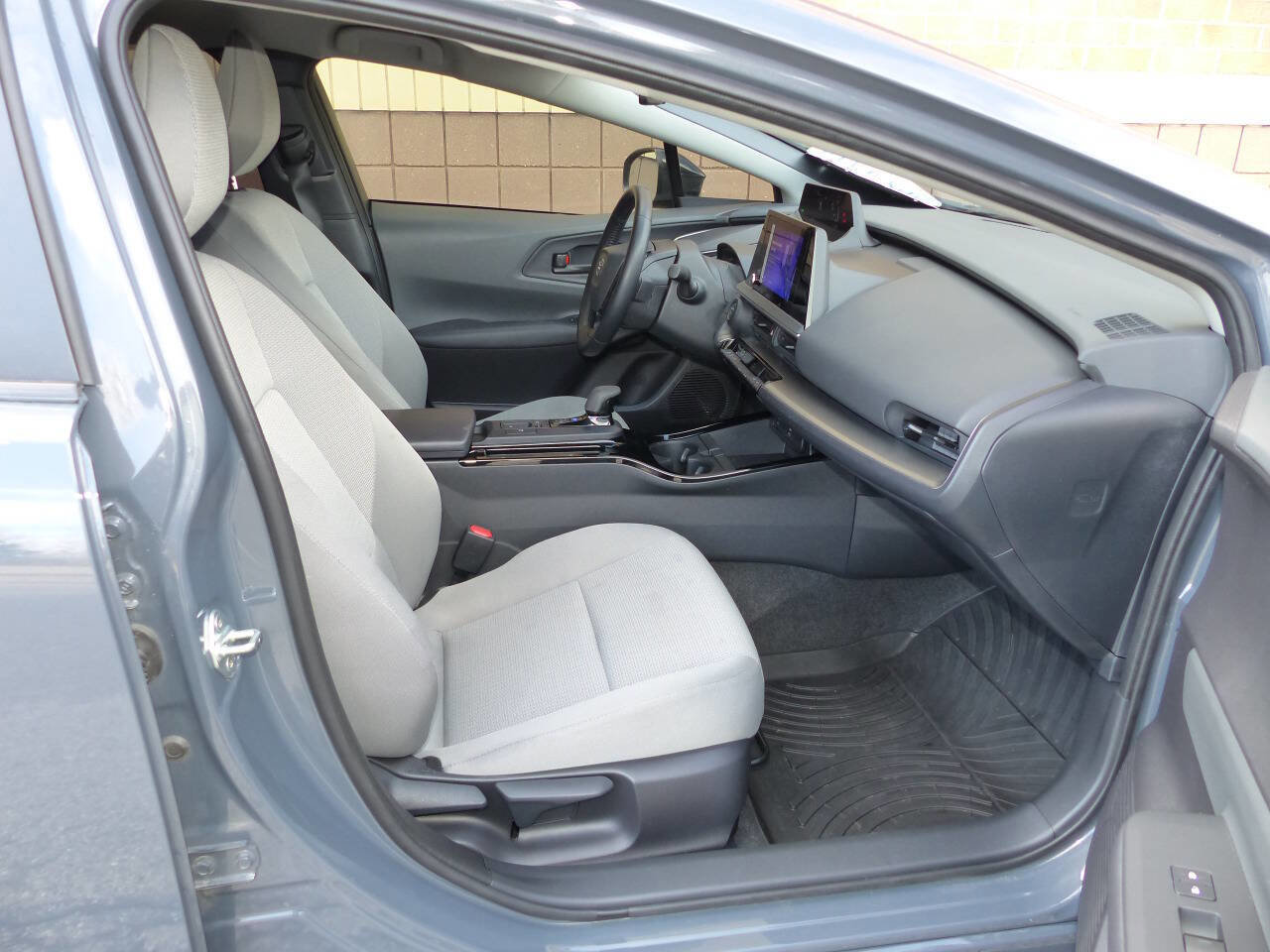 Used 2024 Toyota Prius LE image 31