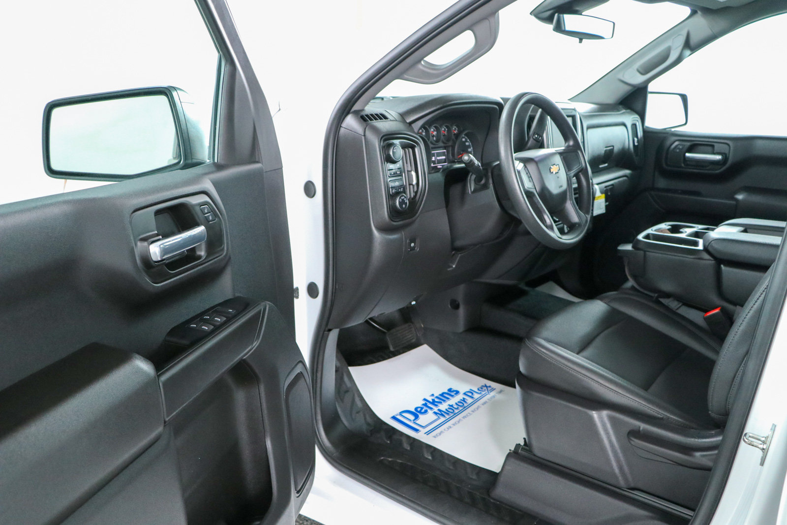 Used 2024 Chevrolet Silverado 1500 W/T w/ Trailering Package AWD/4WD image 3