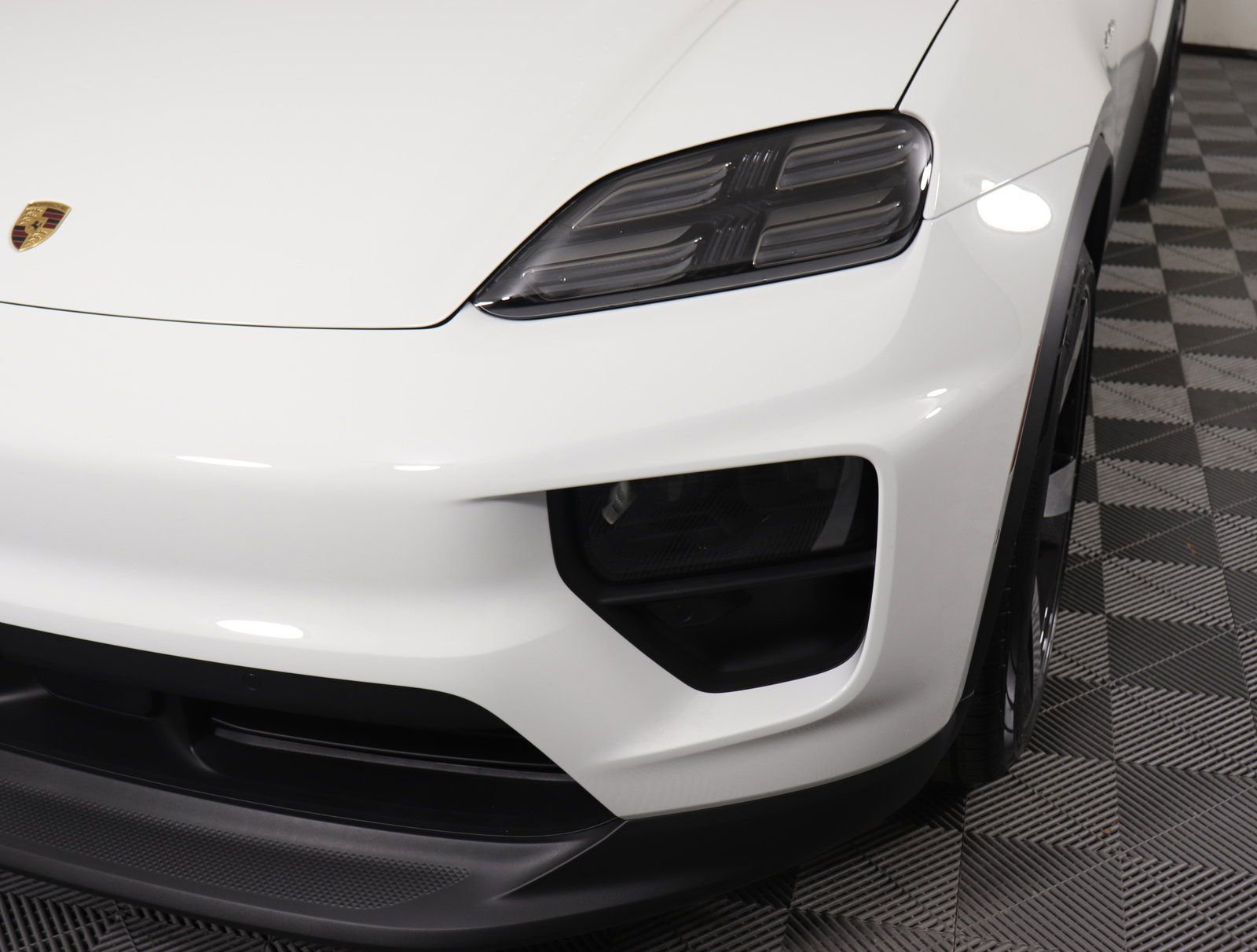 Certified 2025 Porsche Macan 4S Electric image 13