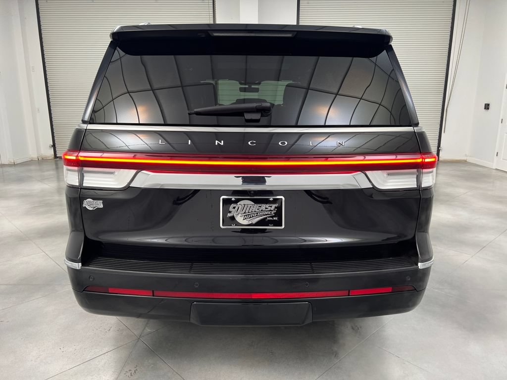 Used 2024 Lincoln Navigator Reserve AWD/4WD image 8
