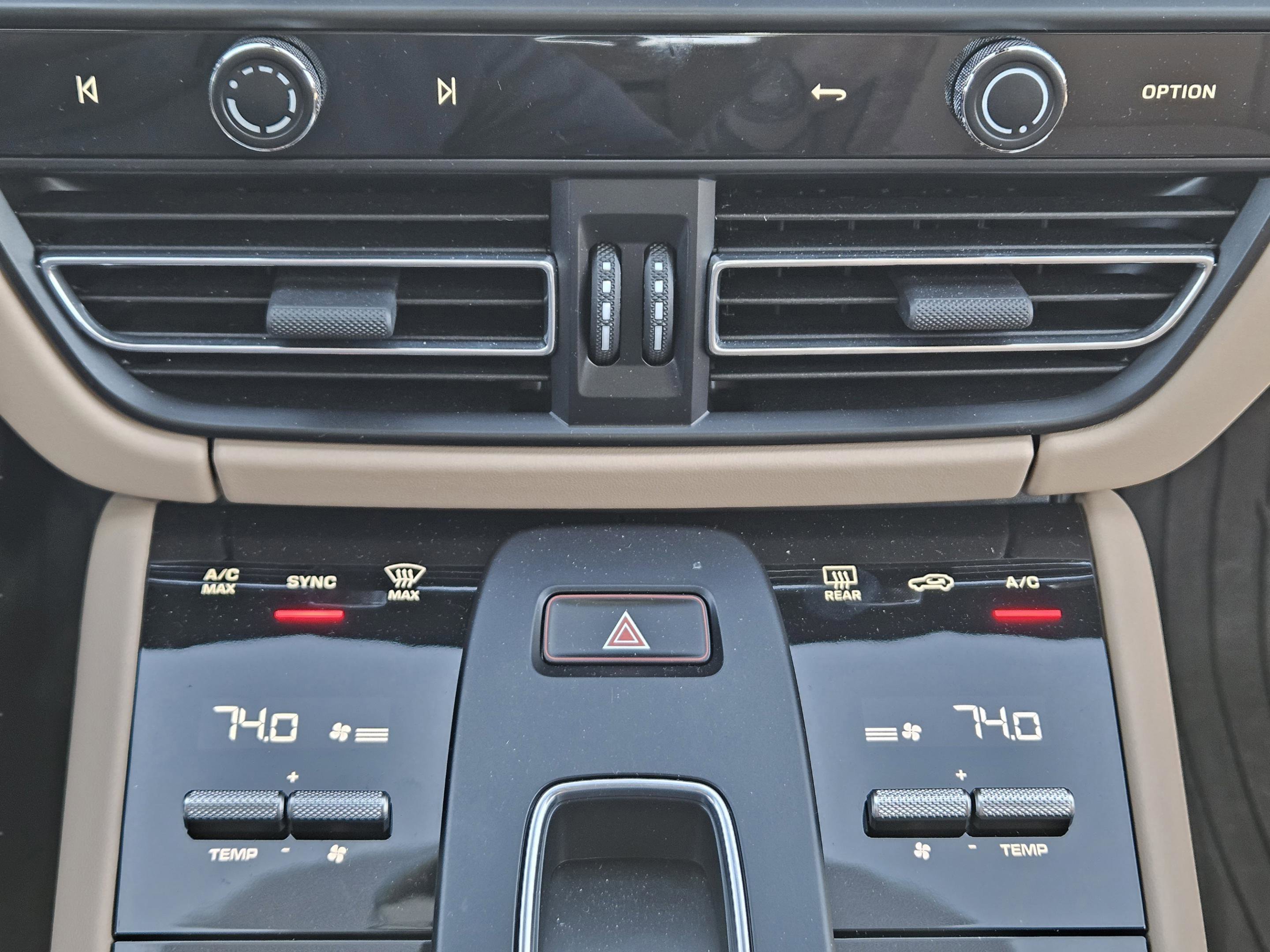 Certified 2023 Porsche Macan Turbo image 19