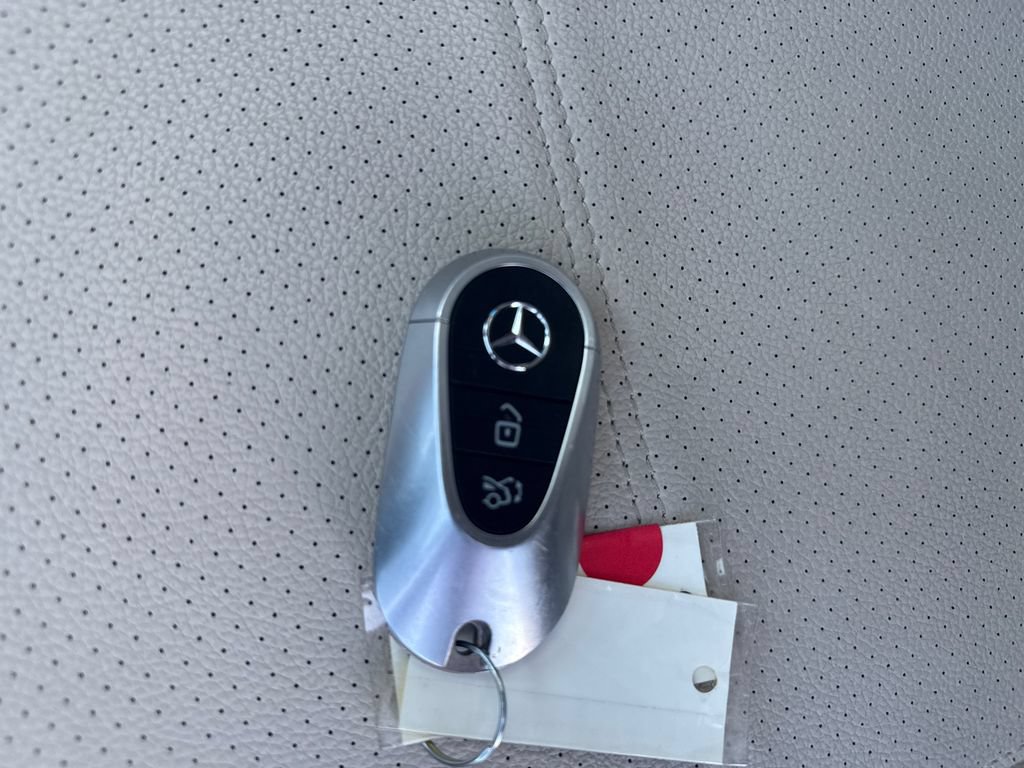 Used 2025 Mercedes-Benz C 300 Sedan image 31