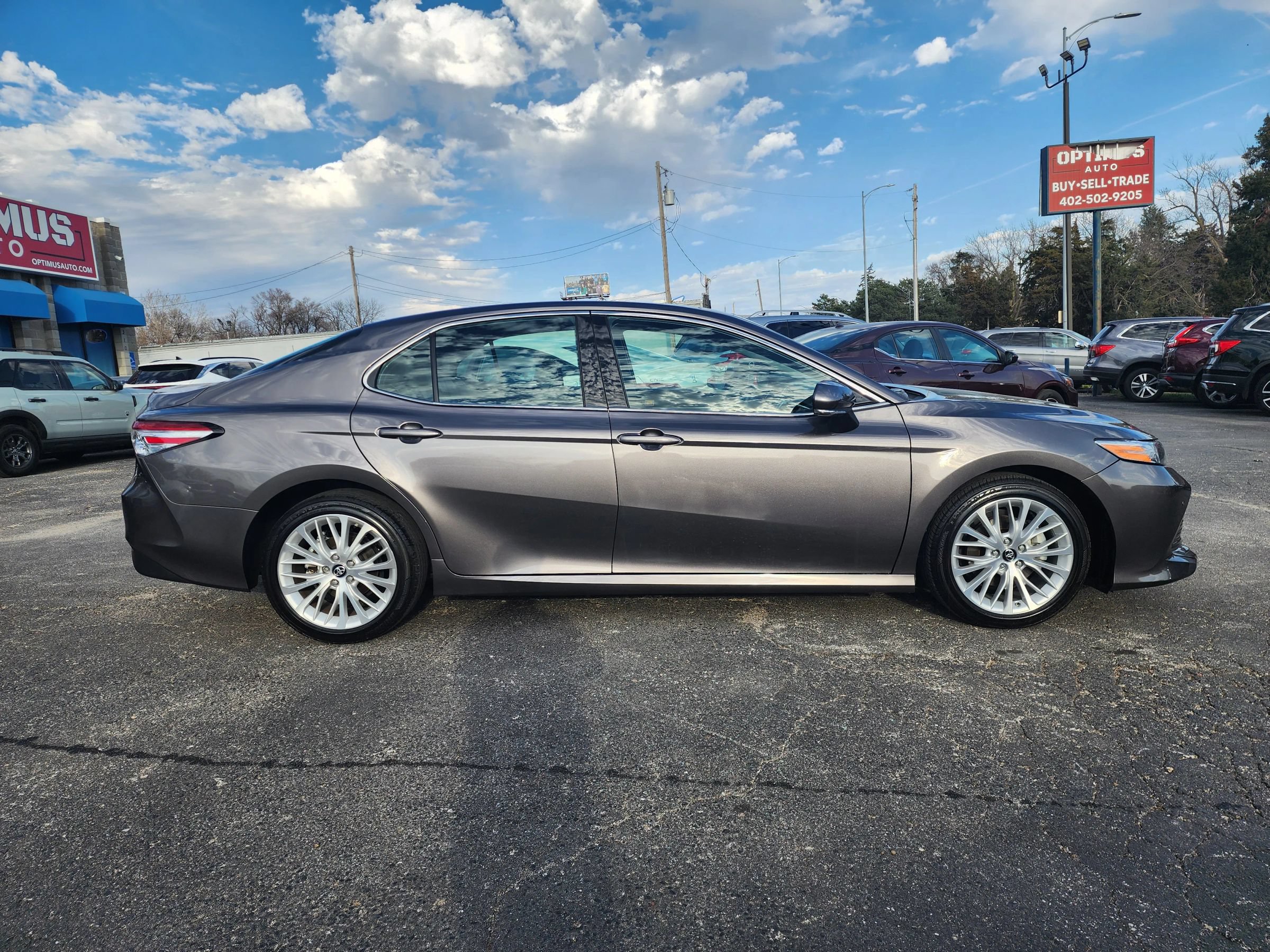 Used 2018 Toyota Camry XLE FWD image 8