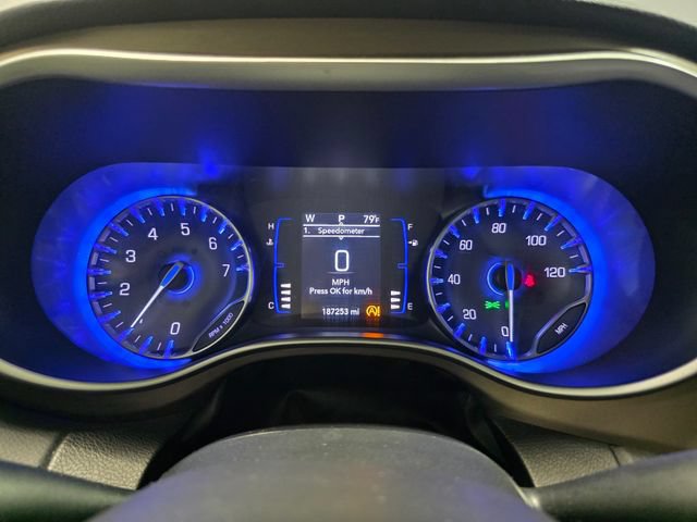 Used 2018 Chrysler Pacifica Touring-L FWD image 16