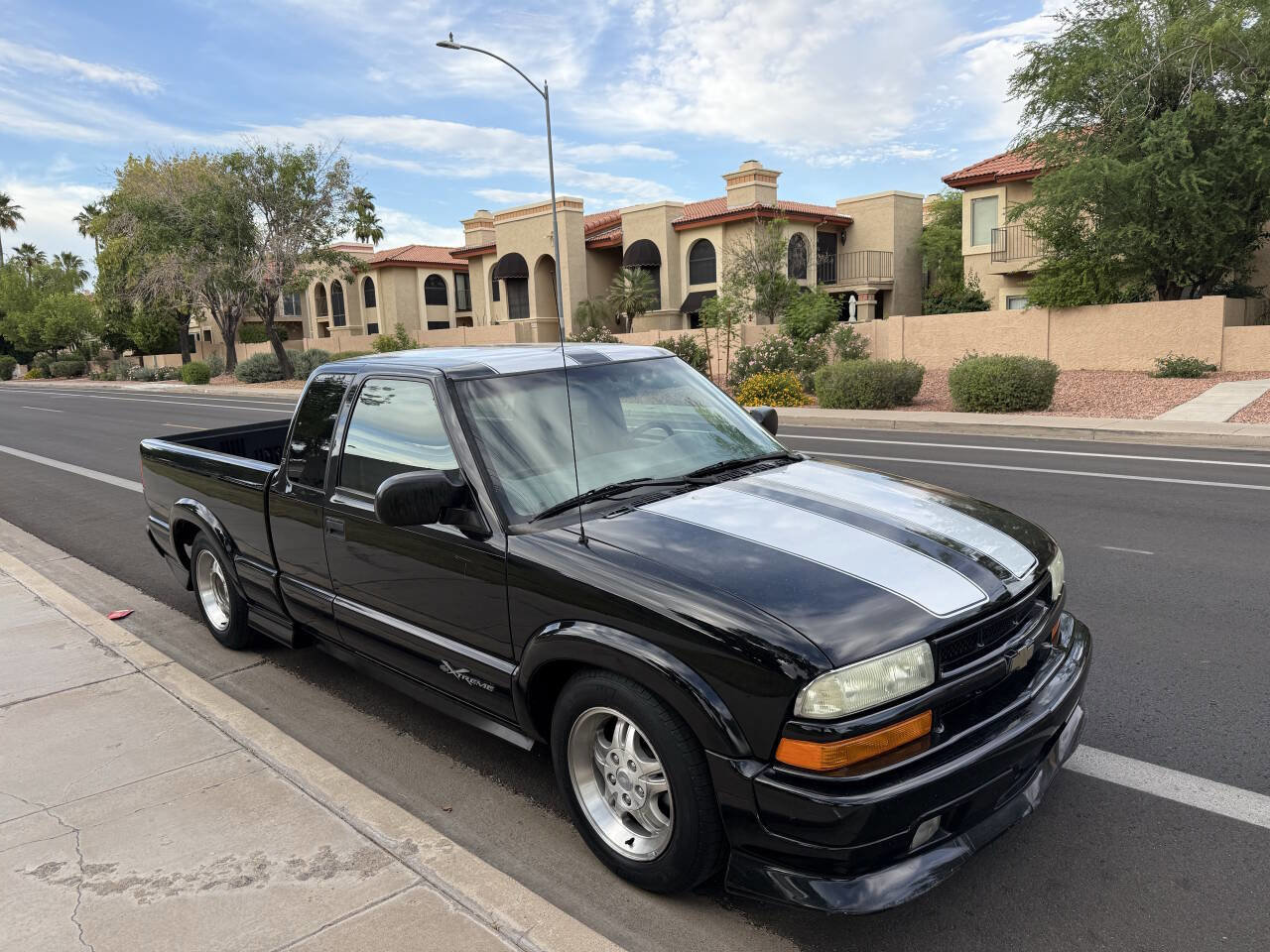 Used 2002 Chevrolet S10 Pickup LS w/ LS Preferred Equipment Group image 2