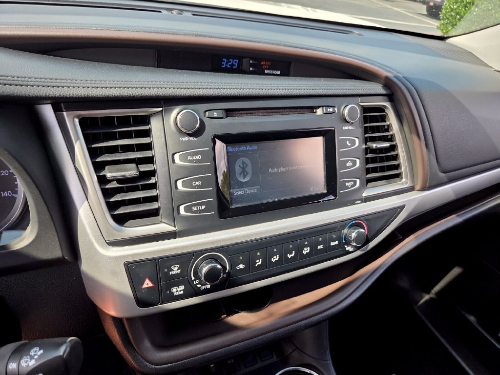 Used 2018 Toyota Highlander LE FWD image 21