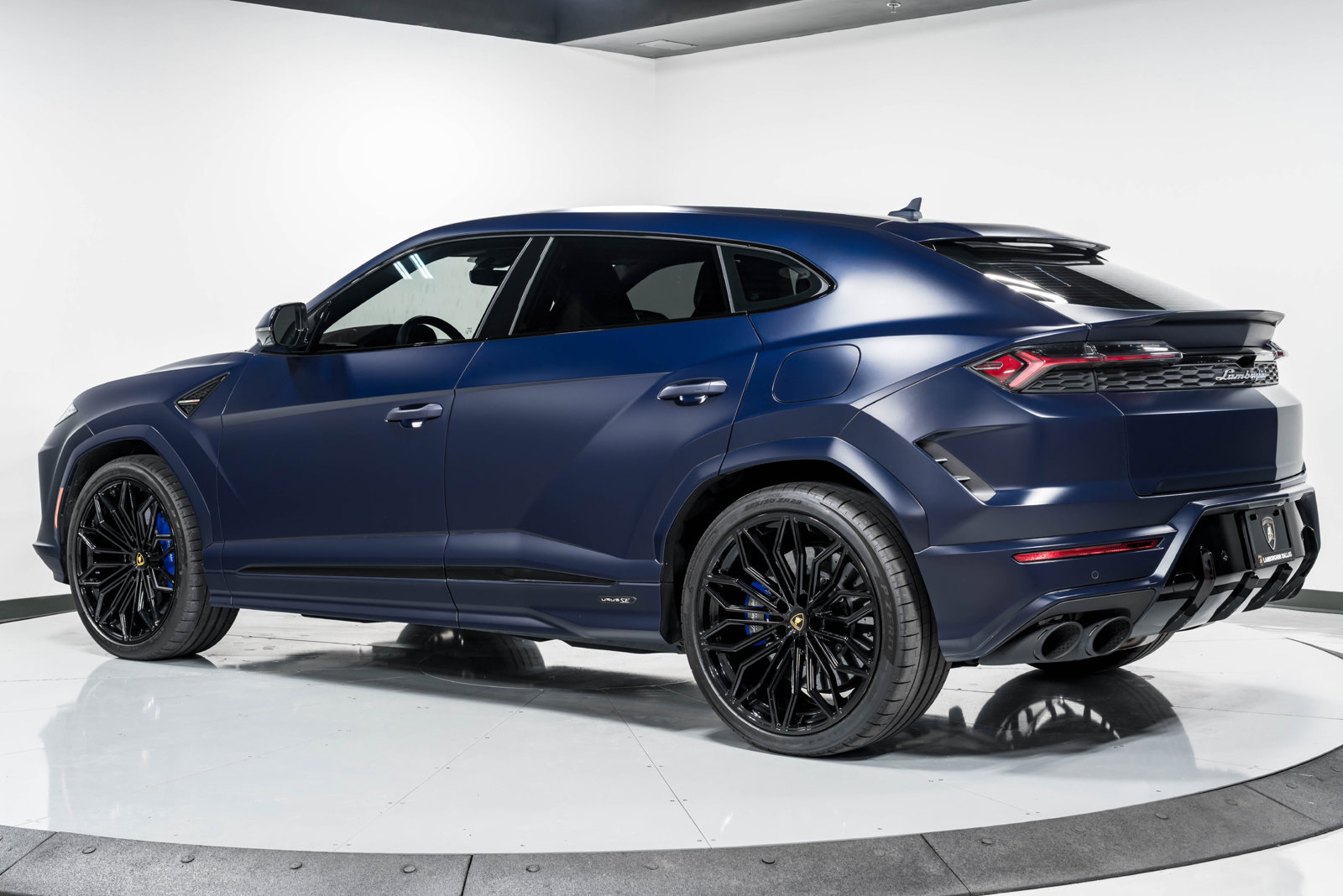 Used 2025 Lamborghini Urus SE AWD/4WD image 5