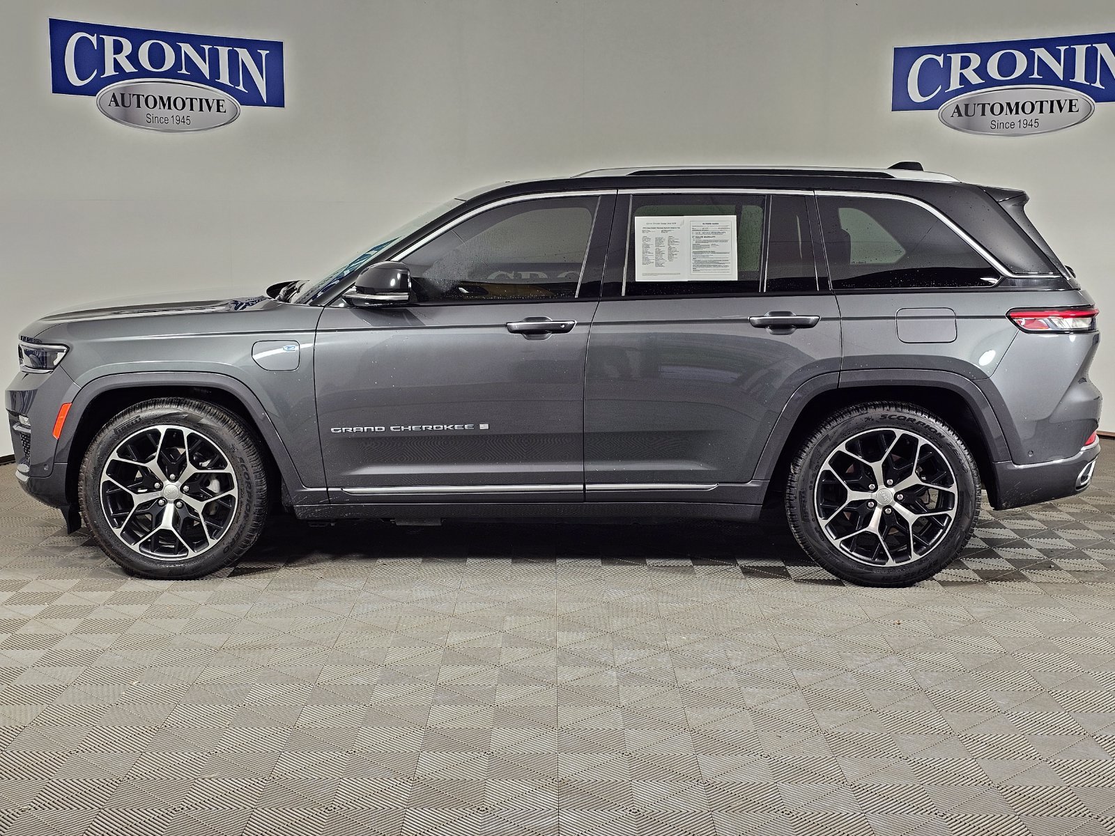 Used 2022 Jeep Grand Cherokee Summit AWD/4WD image 45