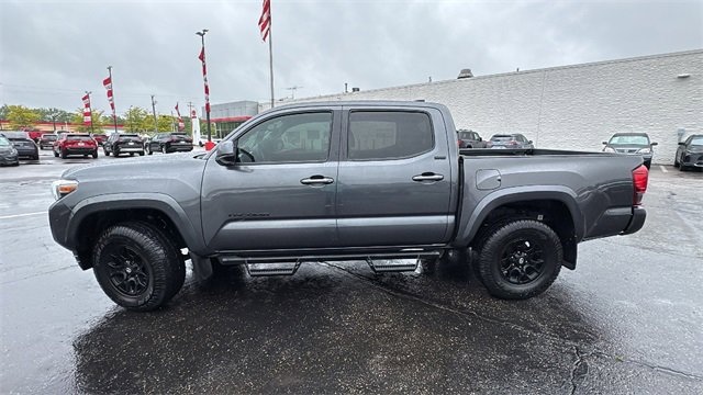 Used 2022 Toyota Tacoma SR5 image 2