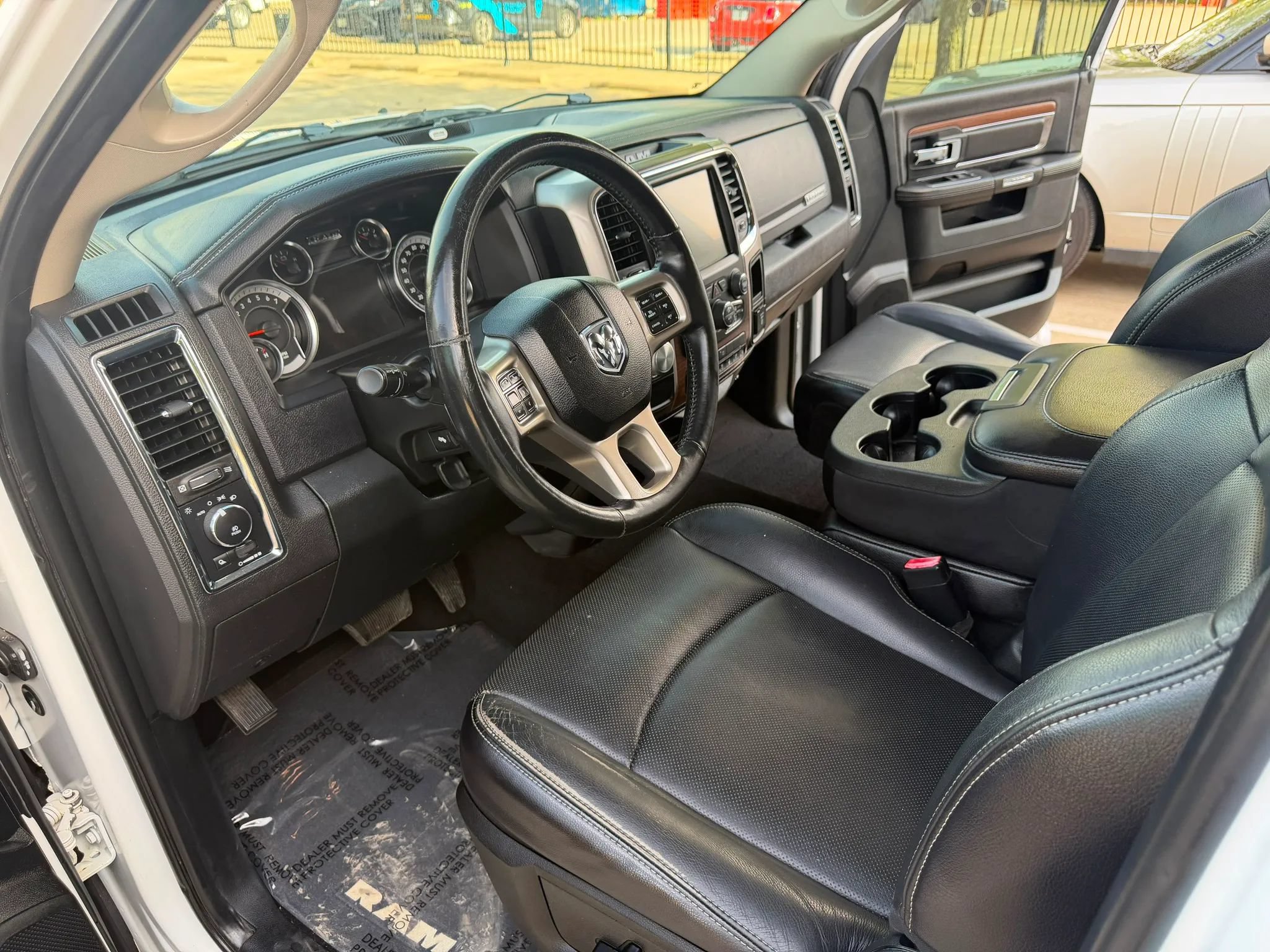 Used 2017 RAM 1500 Laramie RWD image 10