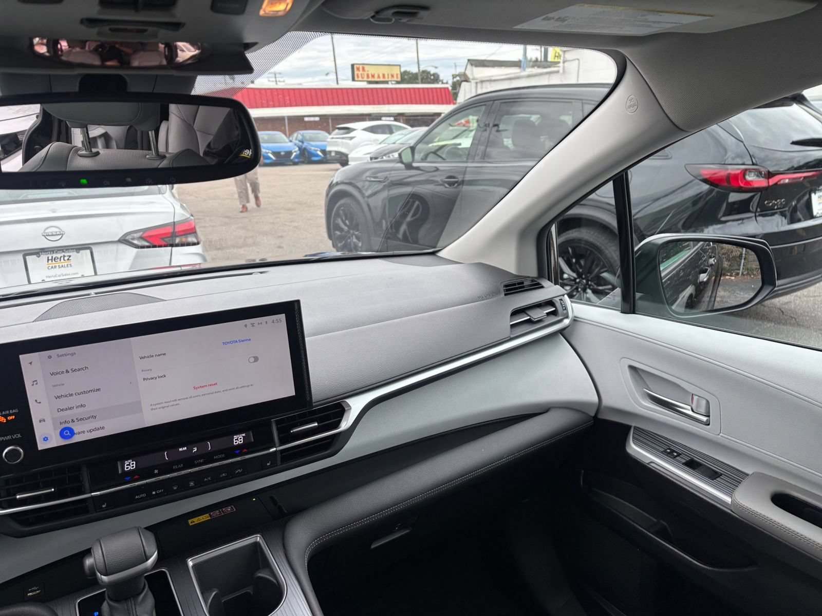 Used 2025 Toyota Sienna XLE FWD image 38