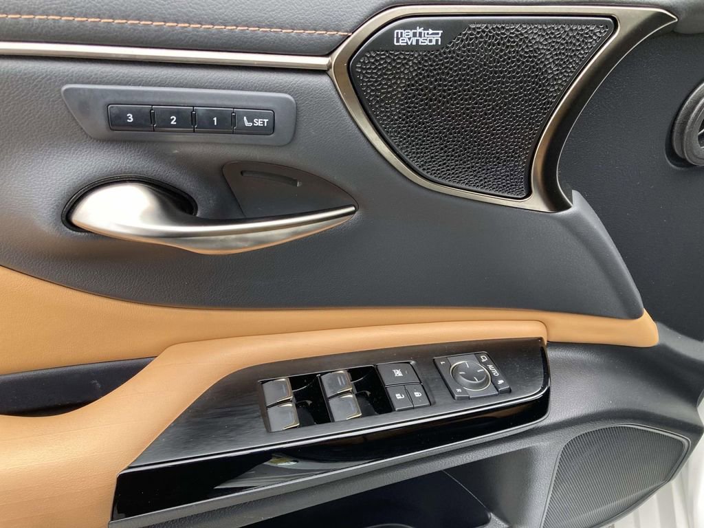 Used 2022 Lexus ES 300h w/ Premium Package FWD image 11