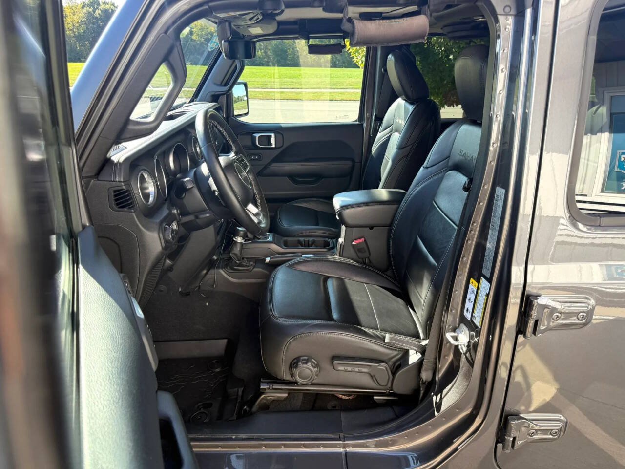 Used 2018 Jeep Wrangler Unlimited Sahara AWD/4WD image 10