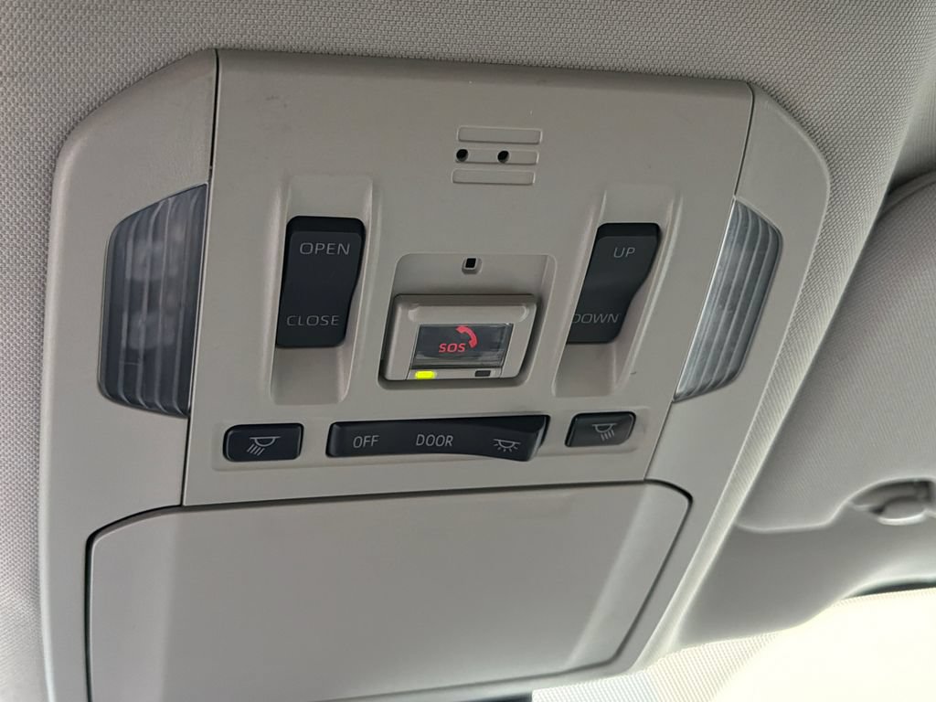Used 2021 Toyota Highlander XLE AWD/4WD image 36