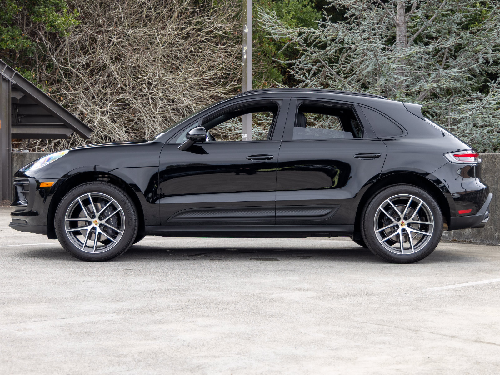 Used 2026 Porsche Macan AWD/4WD image 2