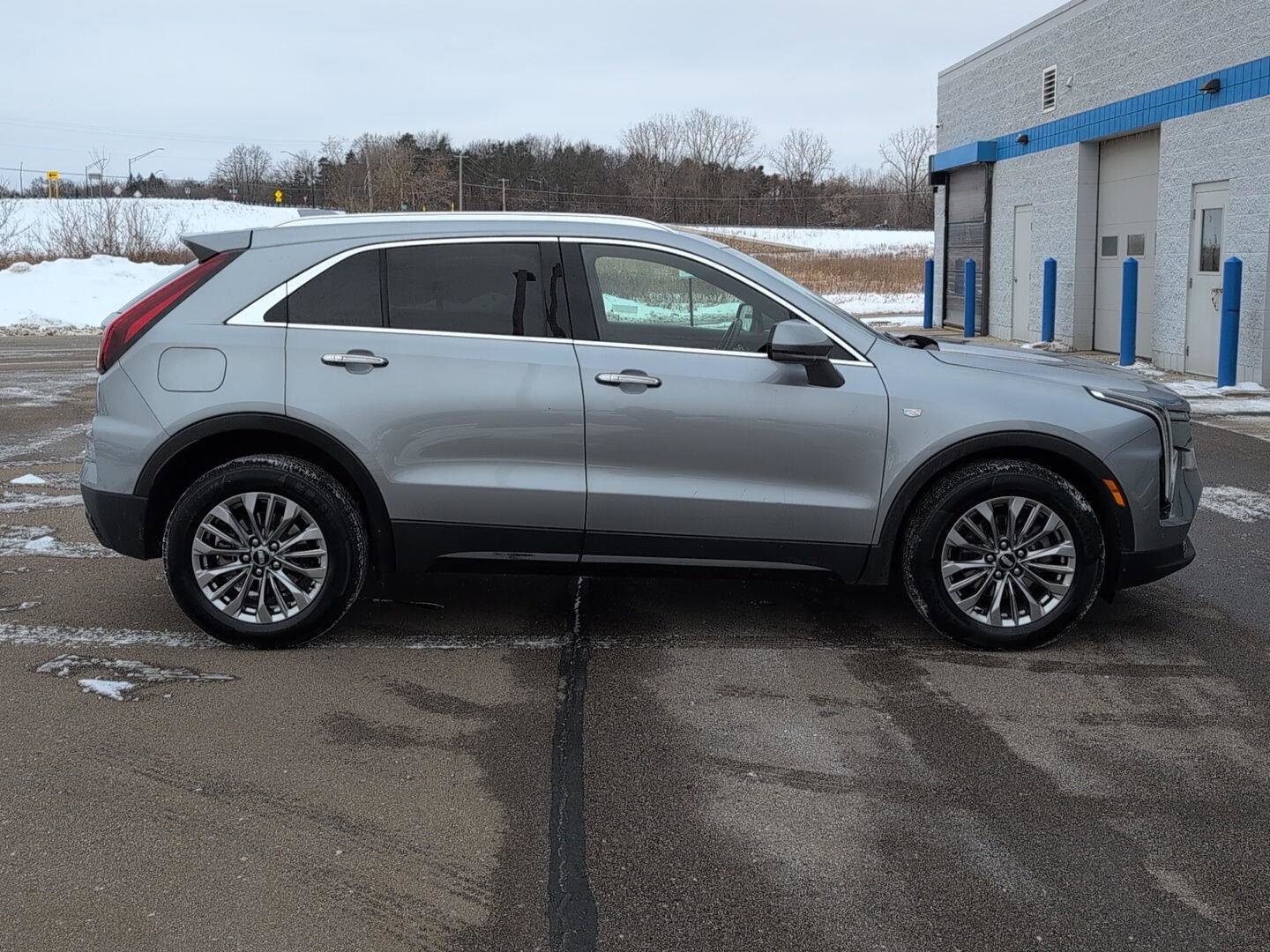 Used 2024 Cadillac XT4 Premium Luxury image 10